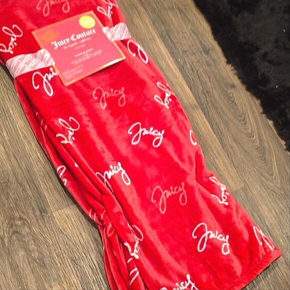 Juicy Couture Signature Logo Twin Plush Throw Blanket - Picture 4 of 8